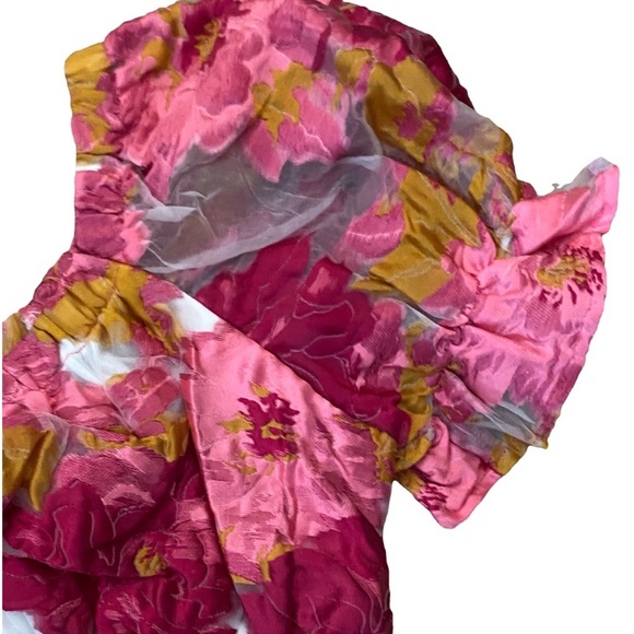 • Juliette Crop Top • Pink Brocade -• - Picture 6 of 9